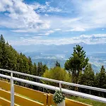 Mooki Mountain & Pool Gerlitzen Apartment
